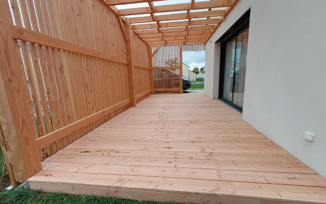 Pergola & terrasse en bois Douglas : l&rsquo;élégance du fait main.